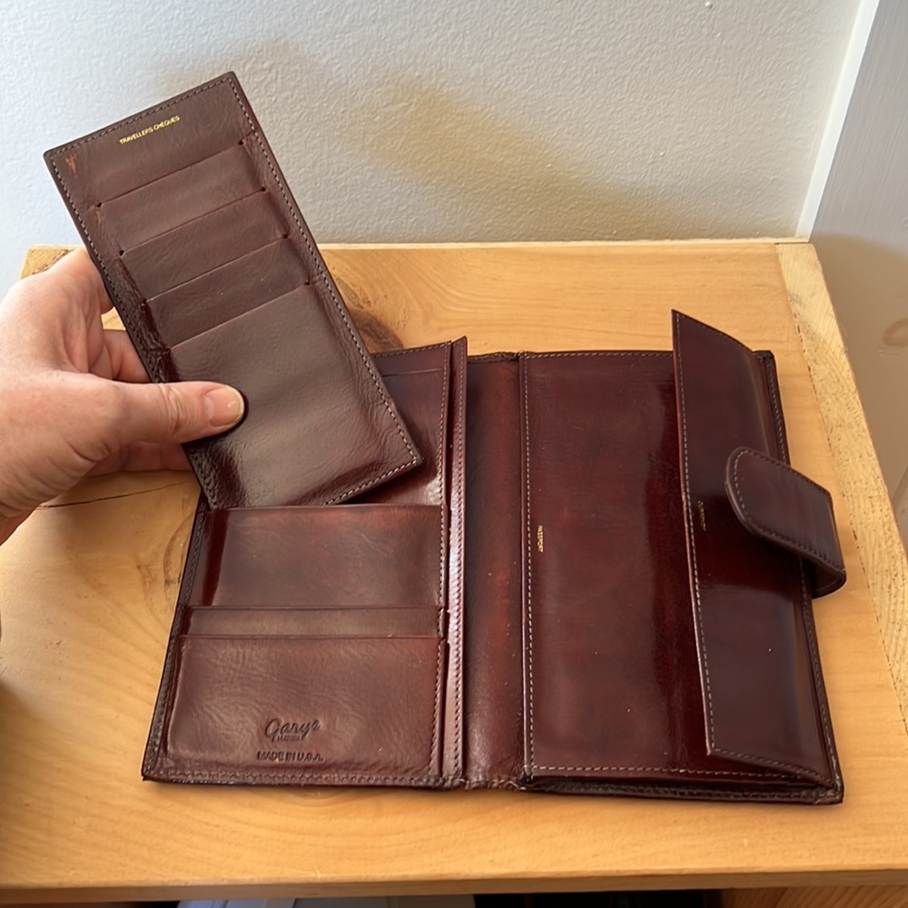 Expandable leather travel wallet- unisex